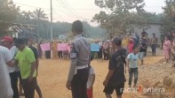 Jalan Rusak Tak Pernah Diperhatikan, Bupati Rohil Dihadang Emak-emak