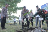 Peringati Hari Pohon Sedunia, Kapolres Rohil Pimpin Aksi Green Policing Tanam Pohon di Panipahan