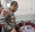 Kapolda Riau Jenguk Korban Dugaan Pengeroyokan Sekretaris PKC PMII, Tegaskan Pelaku Akan Diproses Tanpa Pandang Bulu
