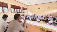 Cegah Generasi Muda Terjerumus Narkoba, Polsek Bukit Kapur Edukasi Pelajar SMAN 8 Dumai Lewat Sosialisasi Bahaya Narkotika