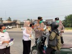 Polsek Bukit Kapur dan Puskesmas Bagikan 500 Masker, Warga Diingatkan Waspadai Kabut Asap