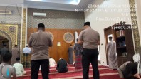 Jumat Keliling di Masjid Al Hakim, Kapolsek Bukit Kapur Perkuat Silaturahmi dan Serap Aspirasi Warga