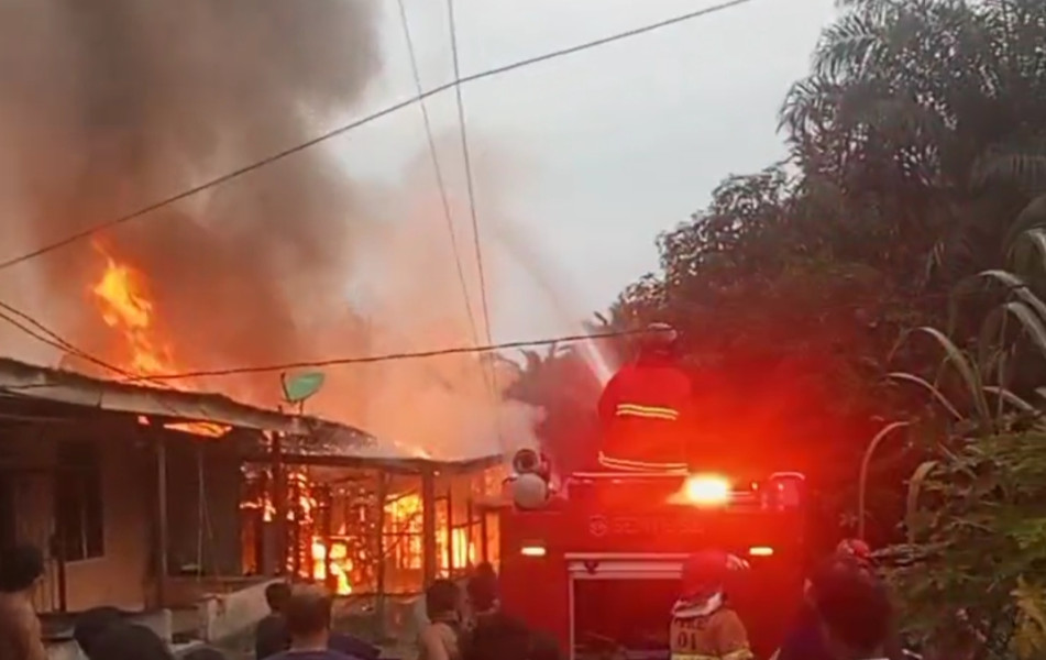 Pagi Hari, 5 Pintu Rumah Ludes Dilalap Api