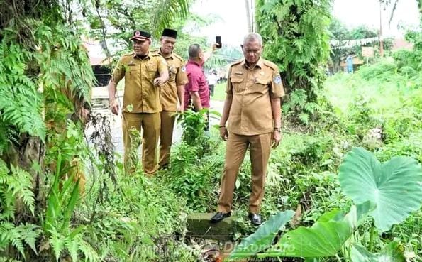Asisten I Pemkab Labuhanbatu Tinjau Sejumlah Lokasi Bekas Banjir di Rantau Utara