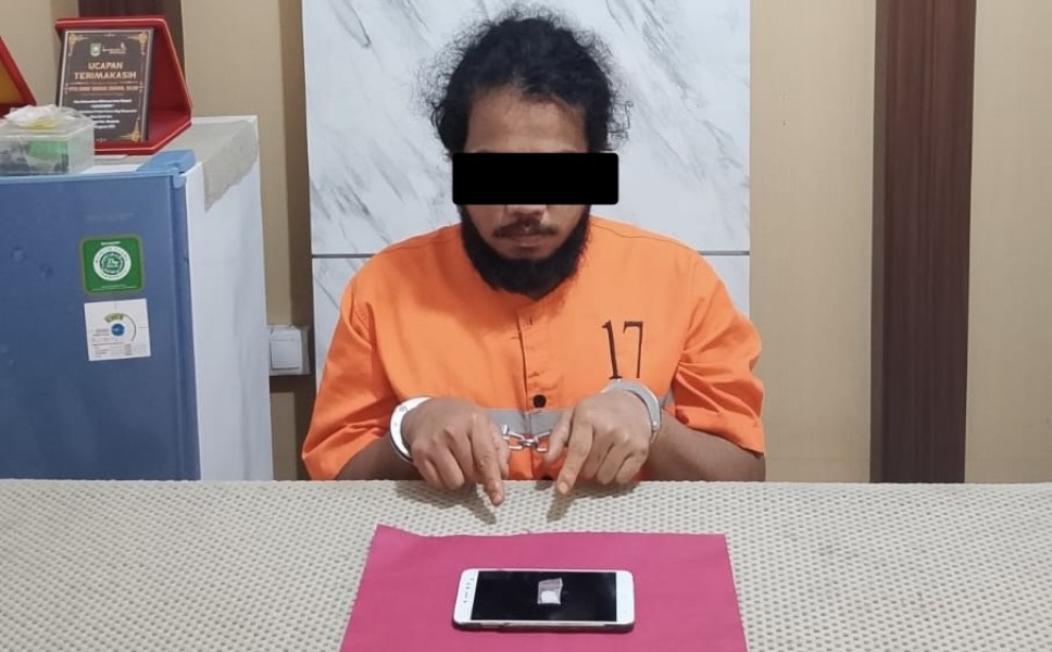 Digerebek Saat Transaksi! Polisi Ciduk V.A di Jalur Lintas Pekanbaru–Pinggir, Sabu Diamankan