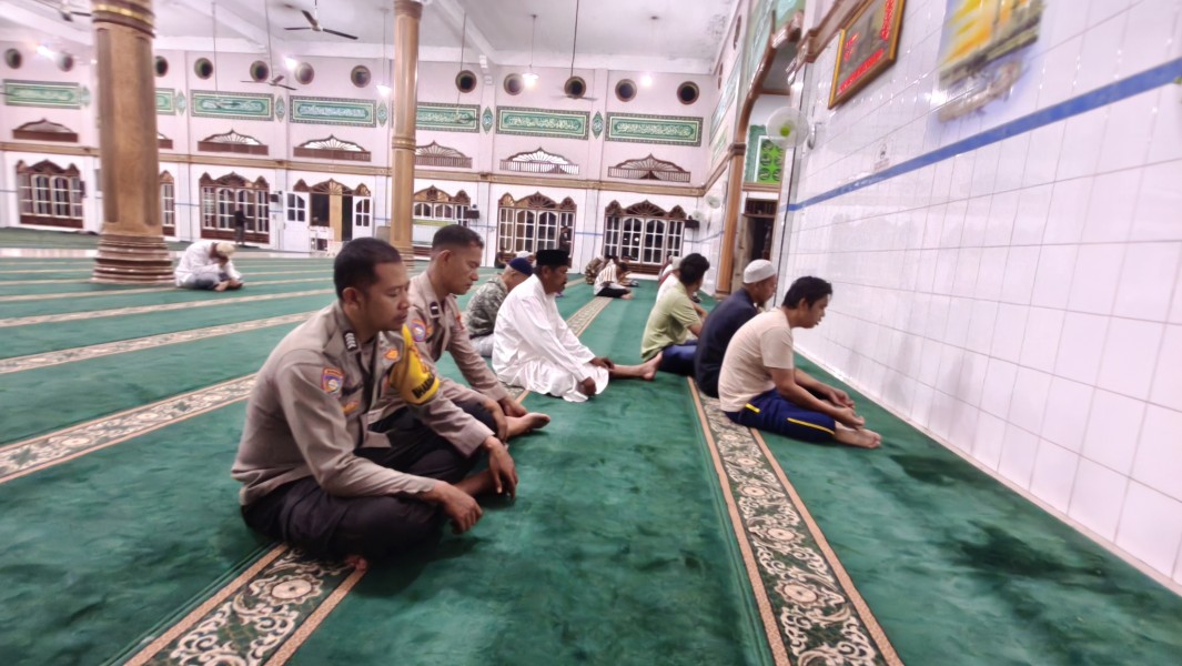 Polsek Bagan Sinembah Amankan Sholat Subuh di Masjid Raya An Nur, Ajak Warga Jaga Kamtibmas