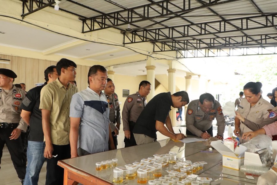 Pemeriksaan Urine Jadi Sorotan Gaktiblin Bidpropam Polda Riau di Polres Rohil