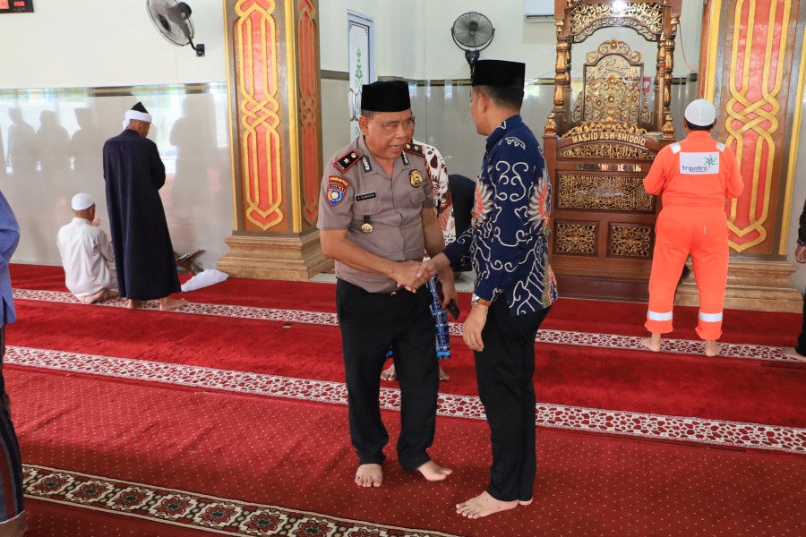 Jumat Keliling di Cempedak Rahuk, Polres Rohil Ajak Warga Perkuat Sinergi Jaga Kamtibmas