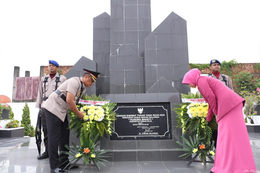 Polres Rokan Hilir Gelar Upacara Ziarah dan Tabur Bunga Peringati HUT Bhayangkara ke-79