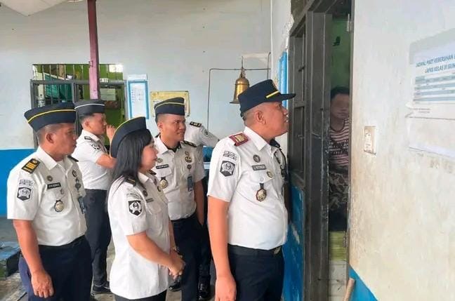 Pererat Komunikasi dengan WBP, Kalapas Gunungtua Bersama Pejabat Struktural Kontrol Blok Hunian