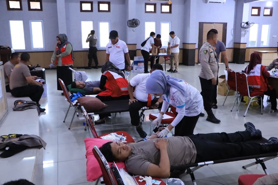HUT ke-75 Humas Polri, Polres Rohil Kumpulkan 30 Kantong Darah untuk Kebutuhan Medis