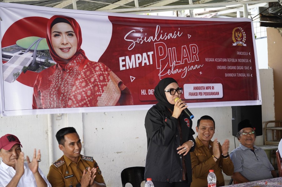 Anggota MPR RI Hj. Dewi Juliani, SH Sosialisasikan Empat Pilar Kebangsaan kepada Pengrajin Batik Tradisional di Rokan Hilir