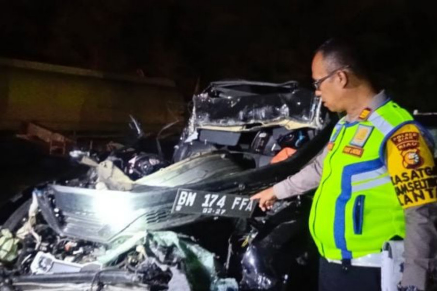 Honda CRV Hantam Truk di Tol Pekanbaru-Dumai, Tiga Orang Tewas
