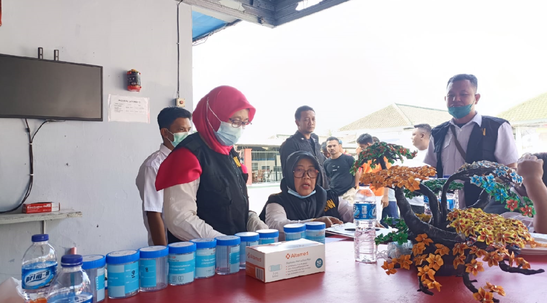 Tim Gabungan Lapas Kalianda dan BNNK Lamsel Gelar Razia di Blok Hunian dan Tes Urin Acak