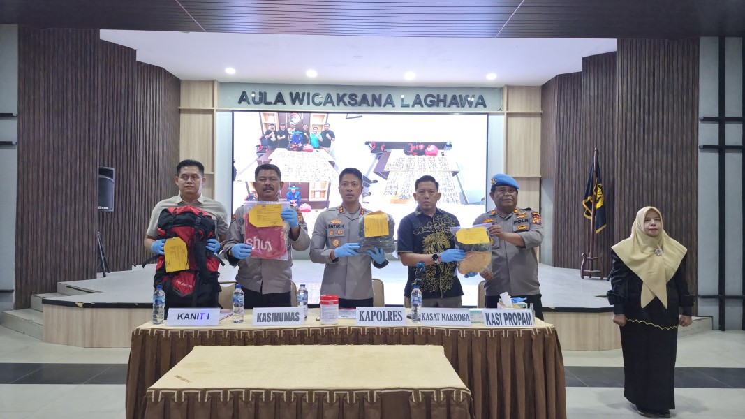 Polres Dumai Gagalkan Pengiriman 296 Cartridge Diduga Etomidate Senilai Rp888 Juta, Satu Pria Diamankan