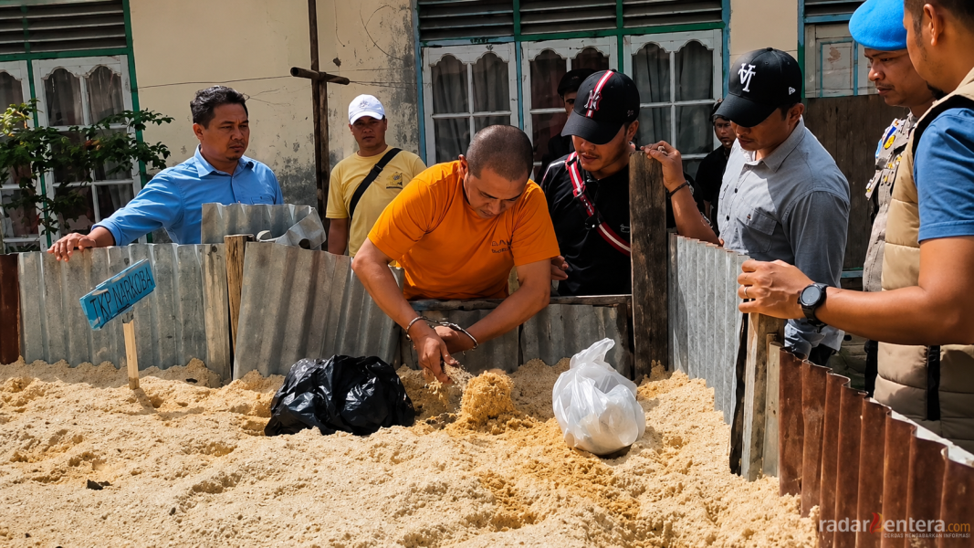Tanam Sabu dan Ratusan Ekstasi di Tumpukan Pasir, Pria Kampung Dalam Akhirnya Terkapar Digulung Polisi