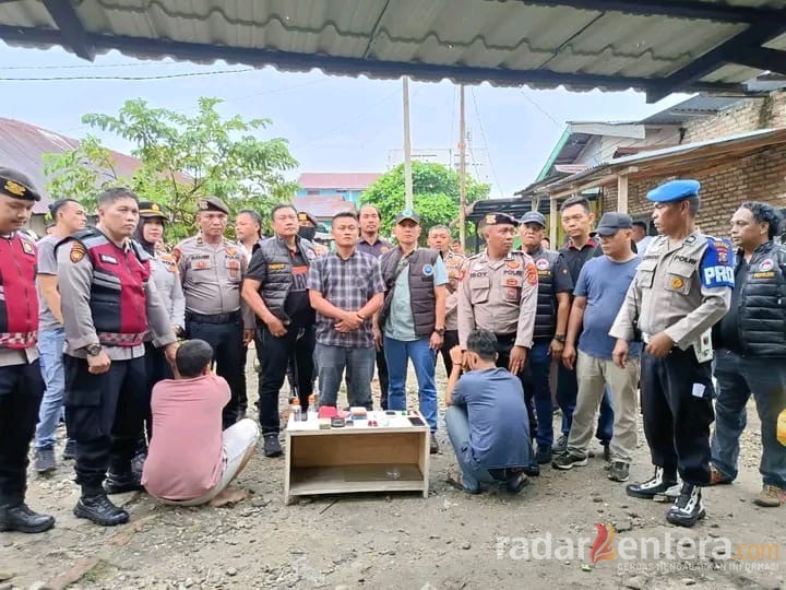 Polres Labuhanbatu dan BNNK Labura Gelar Operasi Sarang Narkoba, Dua Pria Diamankan Bersama Barang Bukti Sabu