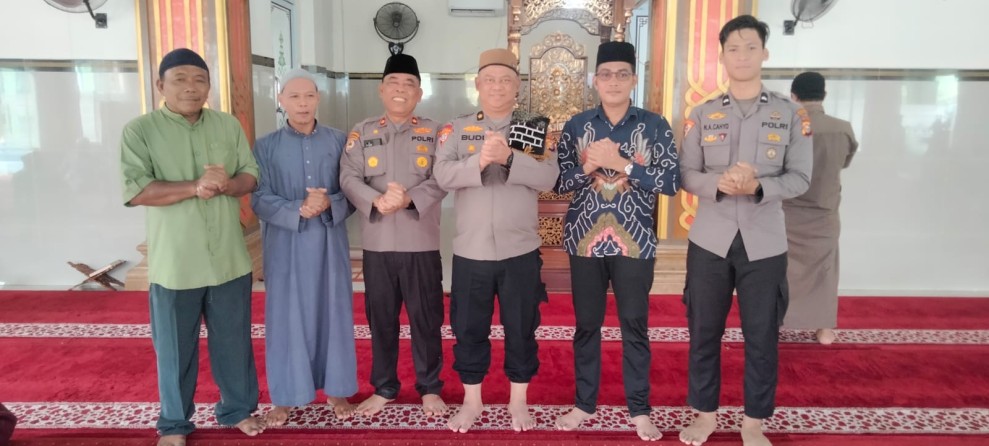 Jumat Keliling di Cempedak Rahuk, Polres Rohil Ajak Warga Jaga Kamtibmas dan Cegah Karhutla
