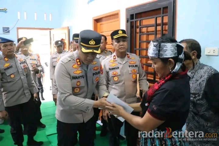 Peduli Bawahan, Kapolres Labuhanbatu Melayat ke Rumah Duka Aiptu Rikson Antoni Nainggolan