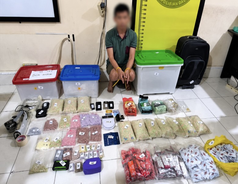 Gudang Narkotika di Pekanbaru Terbongkar, Kurir Jaringan Ditangkap: 4 Kg Sabu, 48 Ribu Ekstasi hingga Etomidate Disita