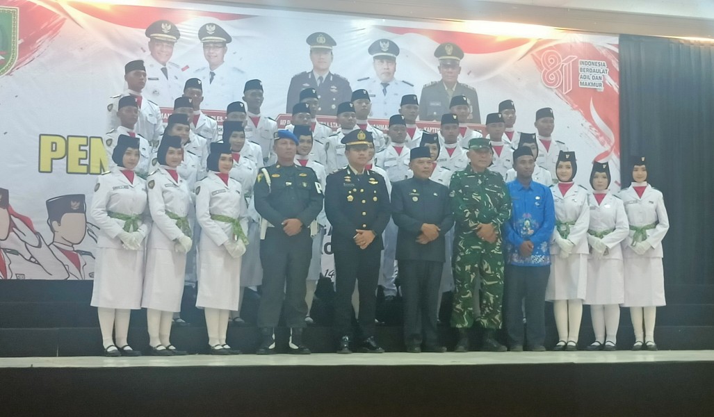 Camat Kukuhkan Paskibra Bagan Sinembah