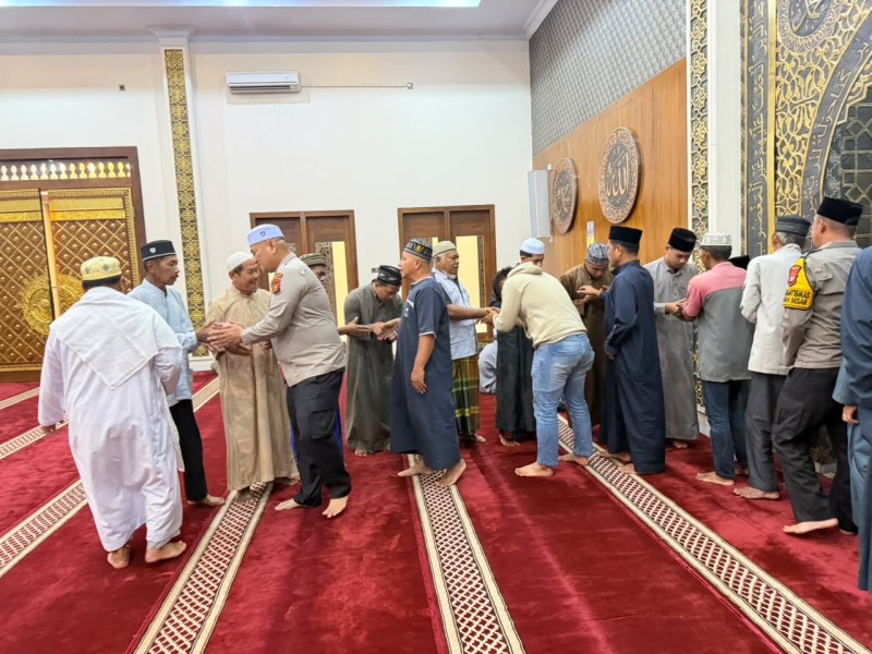 Subuh Keliling di Masjid Al Hakim, Kapolsek Bukit Kapur Ajak Warga Perkuat Silaturahmi dan Jaga Kamtibmas
