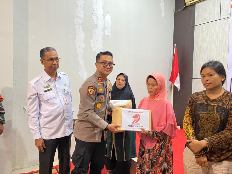 Polres Bengkalis Gelar Deklarasi Kampung Bebas Narkoba dan Bagikan Sembako untuk Warga