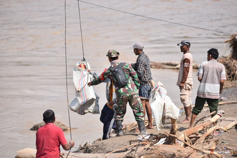 Akses Terputus, Kodam IM Gunakan Tali Kirim Bantuan ke Daerah Terisolir di Bireuen