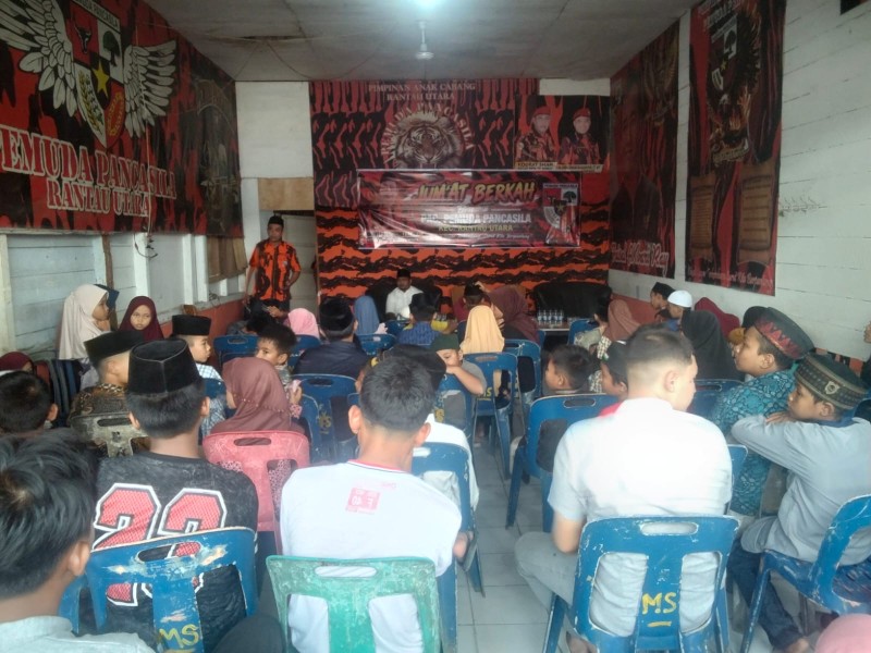 Jumat Berkah, PAC Pemuda Pancasila Rantau Utara Santuni Puluhan Yatim Piatu