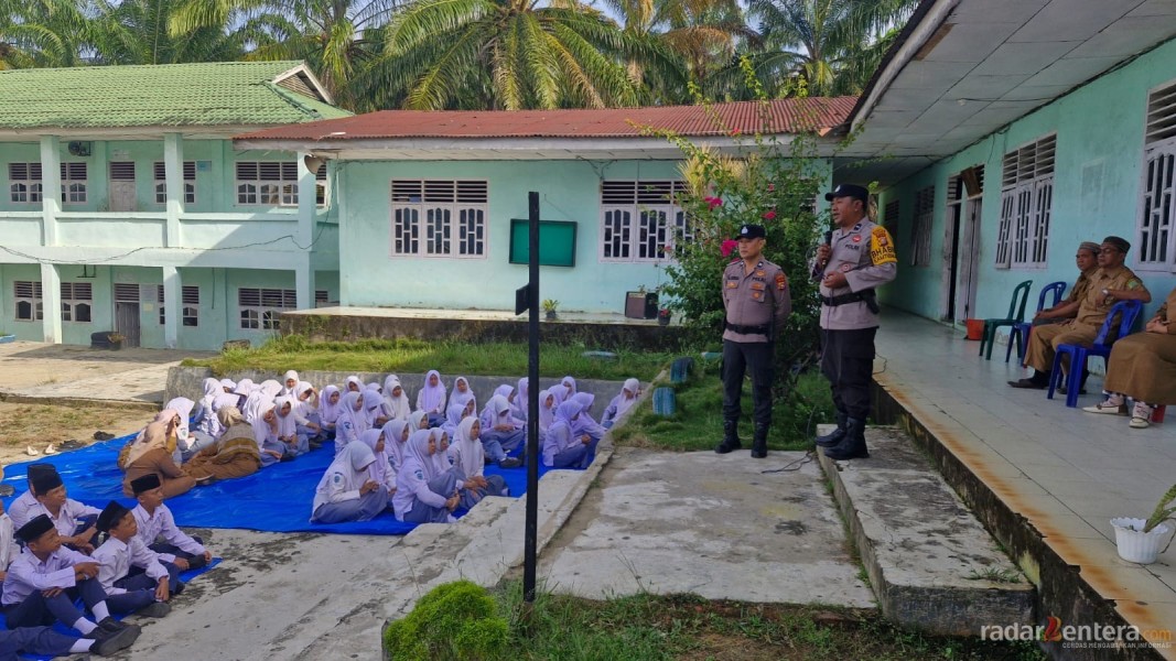 Polsek Bagan Sinembah Turun ke Sekolah, Pelajar MA/MTS Al-Usmaniyah Dibekali Edukasi Bahaya Narkoba dan Kenakalan Remaja