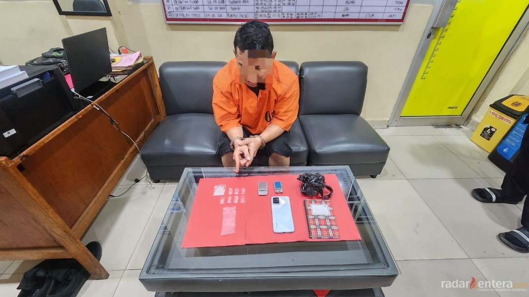 Satresnarkoba Polres Dumai Gerebek Rumah Pengedar di Bukit Kapur, 8 Paket Sabu Seberat 5,62 gram dan Timbangan Digital Disita