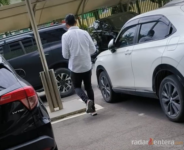 Usai Diperiksa Kejari, Sekwan Hambali Nanda Manurung Menghindar Dari Wartawan
