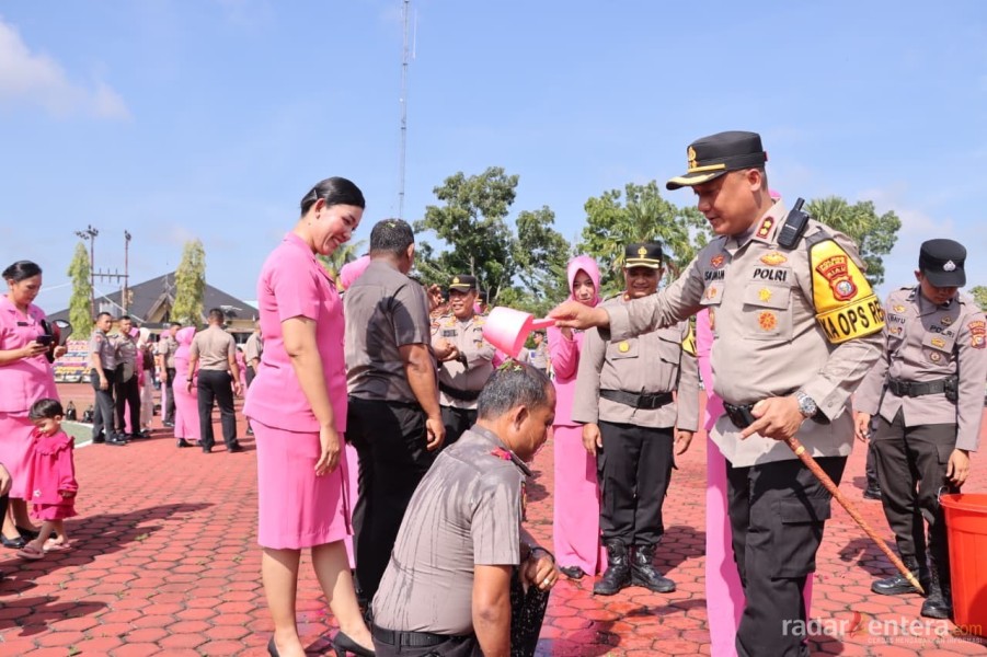 Sebanyak 83 Personel Polres Rokan Hilir Resmi Naik Pangkat, Kapolres Tekankan Tanggung Jawab dan Pengabdian