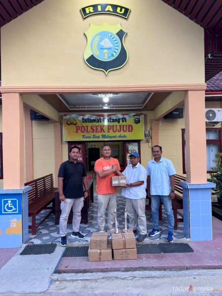 PT Tunggal Mitra Plantation Serahkan Bantuan Peralatan Karhutla ke Polsek Pujud