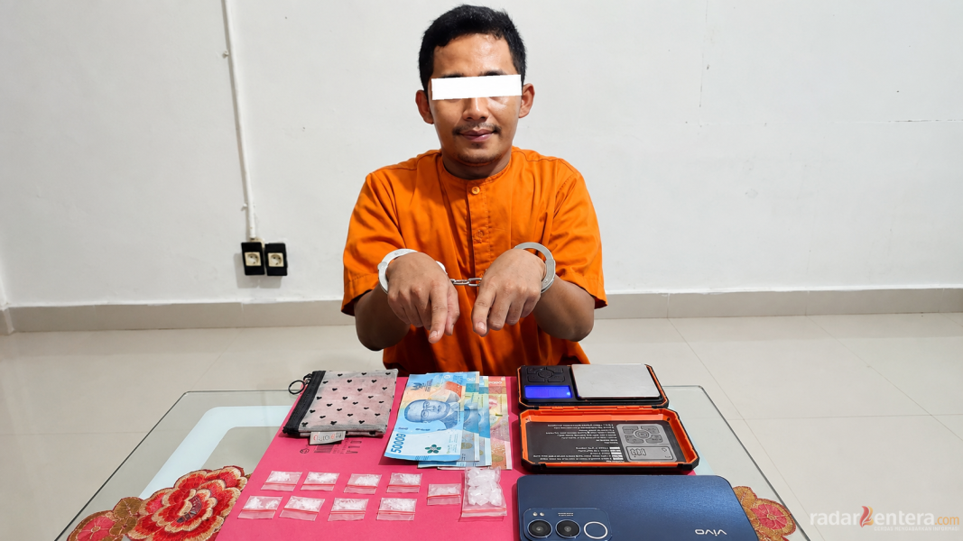 Polsek Mandau Ungkap Dugaan Peredaran Sabu di Duri Barat, Polisi Amankan 10 Paket Barang Bukti dan Seorang Pria