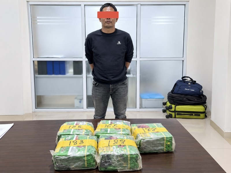 BNNP Riau Gagalkan Peredaran 5 Kg Sabu, Disembunyikan dalam Koper di Guest House Pekanbaru
