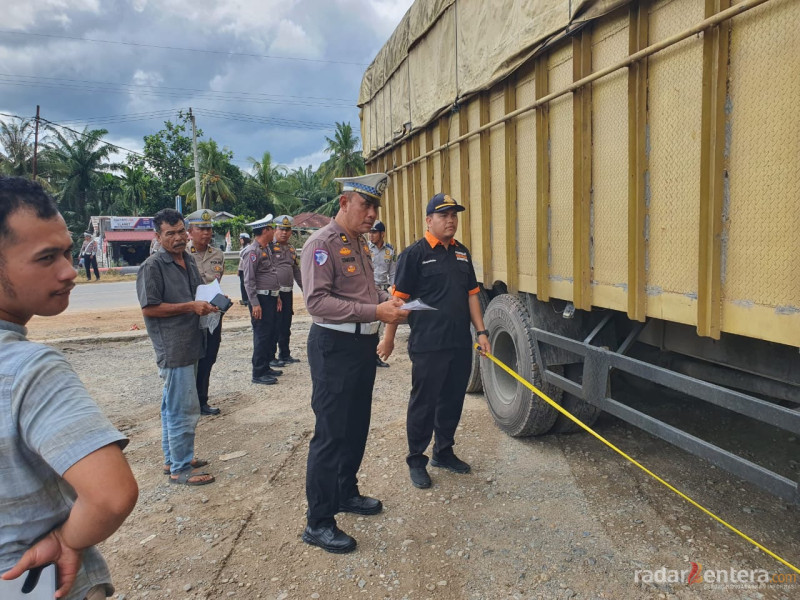Terindikasi Odol Satlantas Polres Rohil Rampcheck Bus dan Truck Bersama Dishub