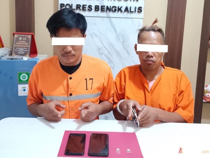 Polsek Pinggir Bongkar Rantai Peredaran Ekstasi, Dua Pelaku Ditangkap dalam Operasi Cepat Berbasis Intelijen