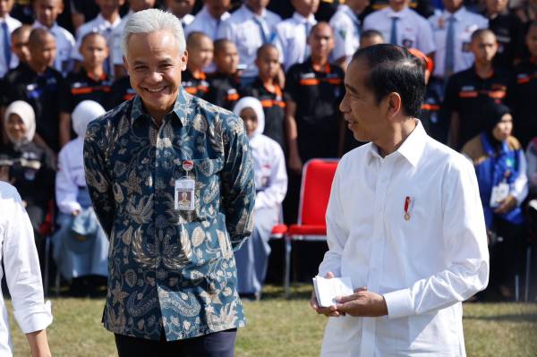 Jokowi Puji Ganjar Pranowo: Program SMKN Gratis Jateng Bisa Jadi Program Nasional