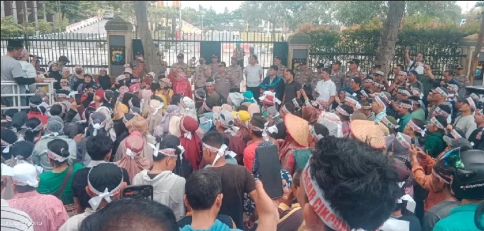 Pedagang Pasar Cik Puan Demo di Polda Riau, Tuntut U-Turn Dibuka Kembali