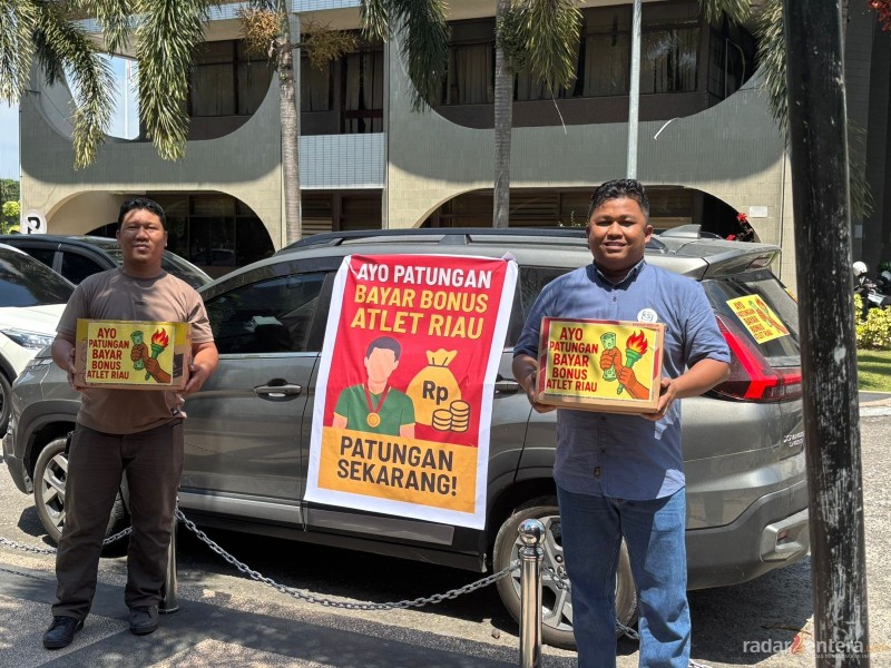 Terlalu! Atlet Sudah Berjuang, Bonus Tak Dibayar, Rakyat Riau Patungan di Depan Kantor Gubernur