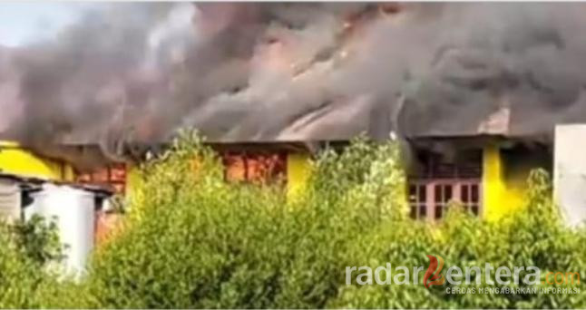 Gedung Kantor  SMAN 1 Palika Ludes Dilalap Sijago Merah