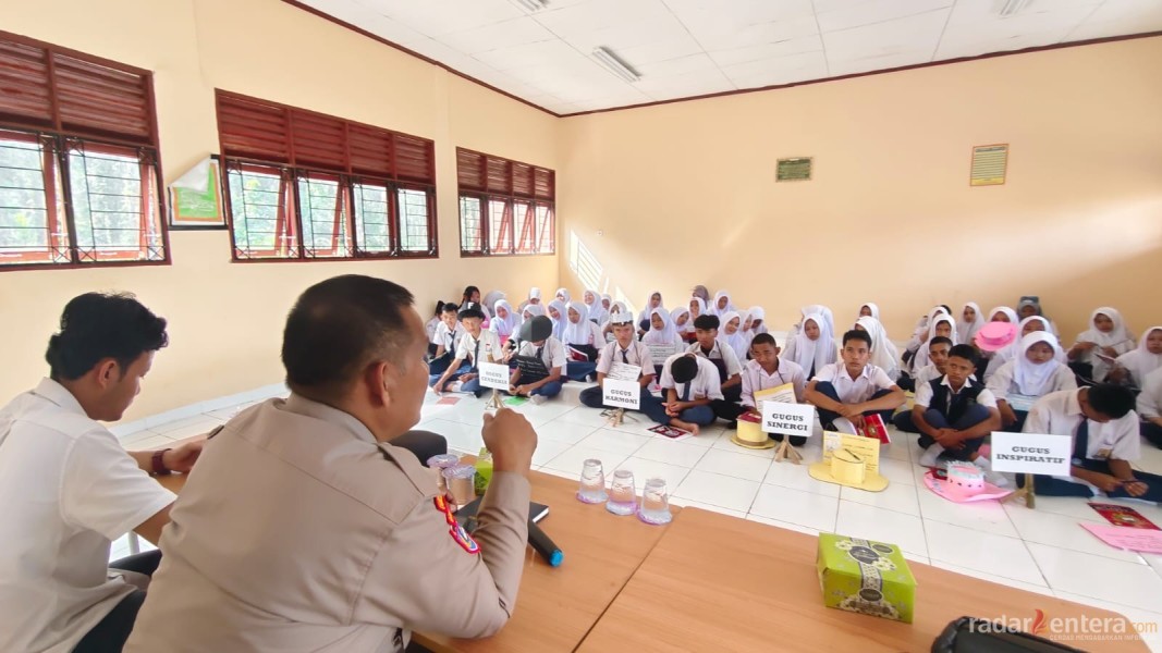 Cegah Generasi Muda Terjerumus Narkoba, Polsek Bukit Kapur Edukasi Pelajar SMAN 8 Dumai Lewat Sosialisasi Bahaya Narkotika