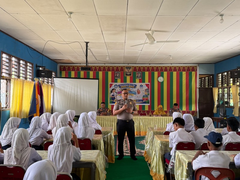 Kapolsek Bukit Kapur Edukasi Siswa SMPN 5 Dumai, Ingatkan Bahaya Hoaks, Narkoba hingga Bullying
