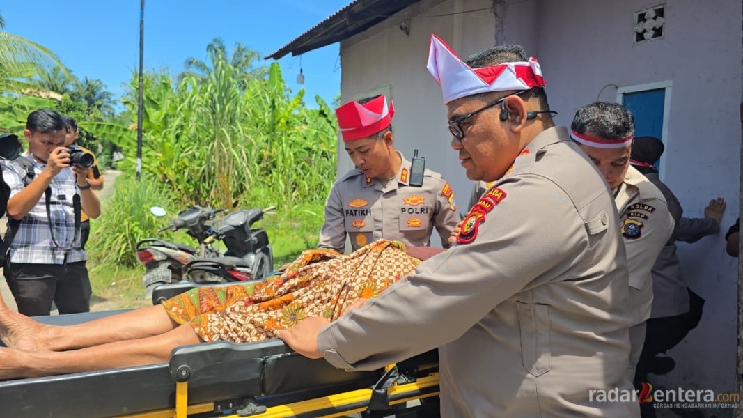 Polres Dumai Evakuasi Lansia 82 Tahun yang Sakit Menahun, Dibawa ke Rumah Sakit untuk Perawatan