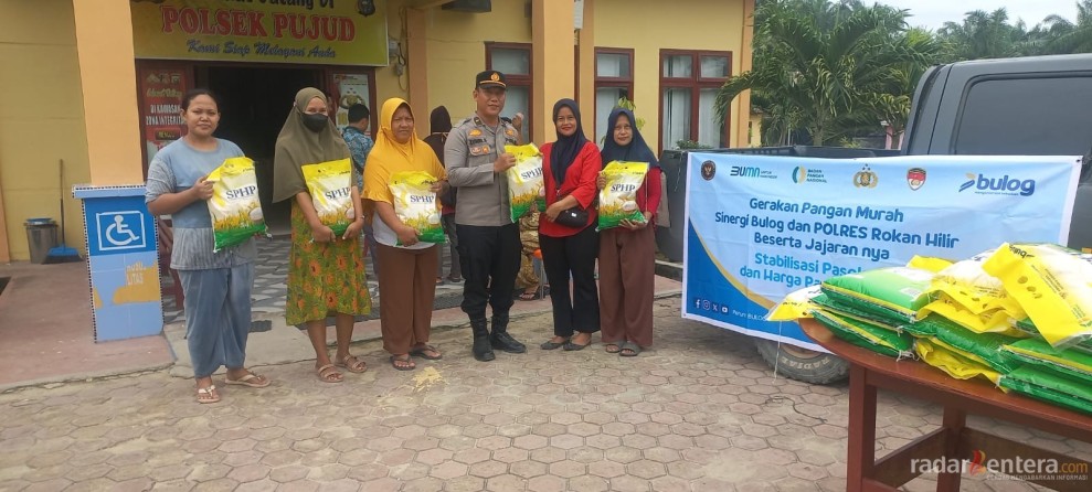 Polsek Pujud Salurkan 12 Ton Beras untuk Warga