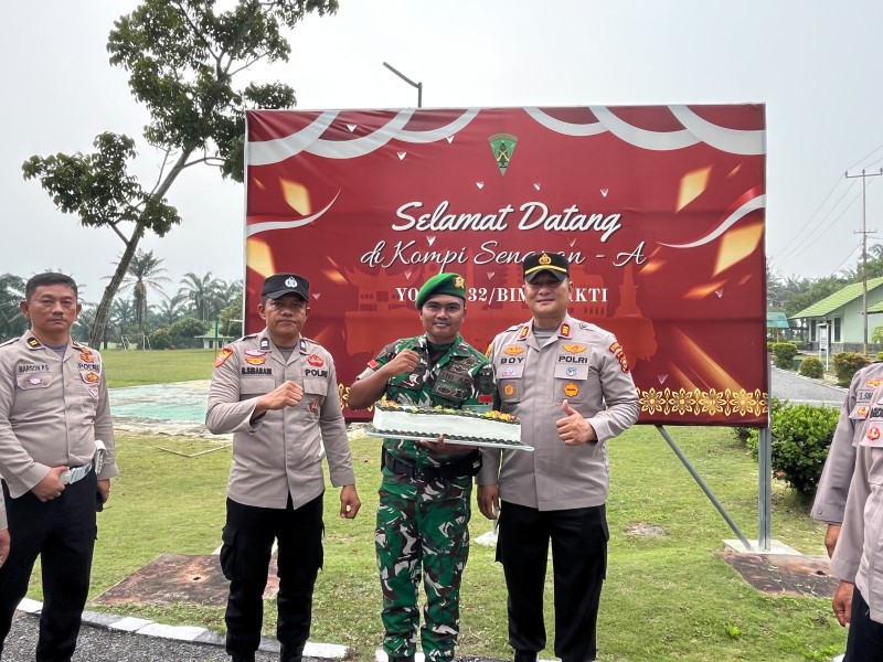 HUT ke-81 TNI, Polsek Bukit Kapur Sambangi Empat Satuan TNI di Dumai