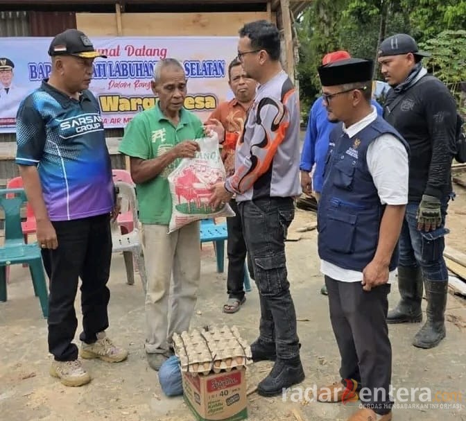 Jelajah Desa VIII, Pemkab dan BAZNAS Labusel Salurkan 80 Paket Sembako untuk Warga Air Merah
