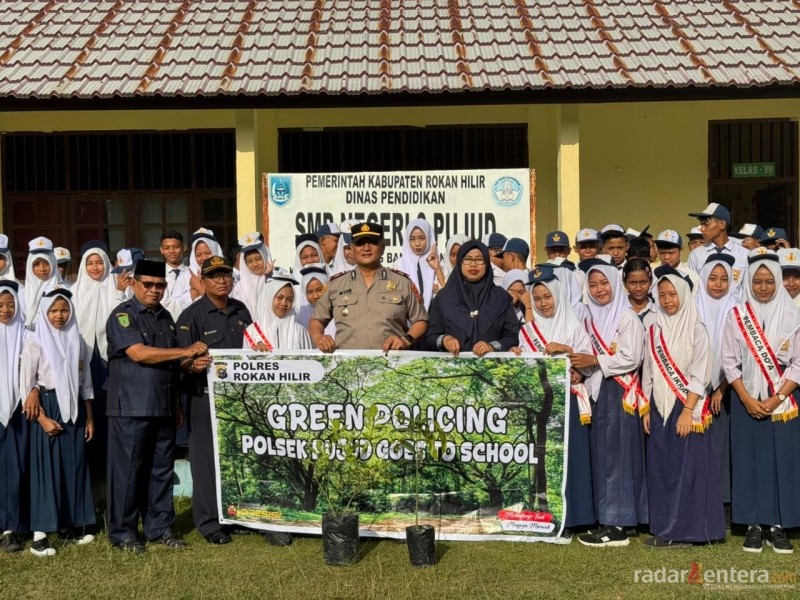 Kapolsek Pujud Laksanakan Sosialisasi Program Green Policing dan Penanaman Bibit Pohon di SMPN 3 Pujud