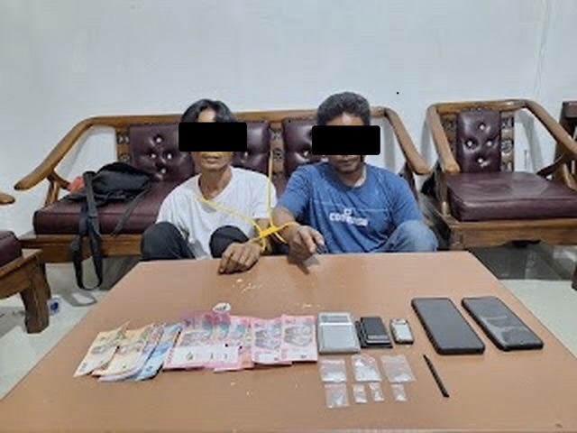 Digerebek Saat Transaksi Sabu di Warung Lontong, Dua Pria Diamankan Bersama 7 Paket Sabu